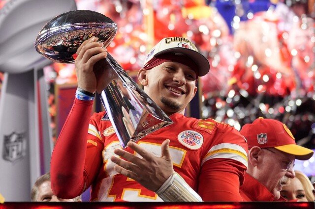 Mahomes se une a novatos y veteranos seleccionados en el campamento de los Chiefs en busca de un tercer título consecutivo del Super Bowl